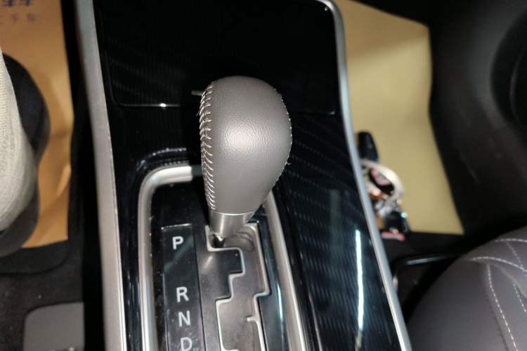 Used Mitsubishi Outlander 2020 2.4L 4x4 Zhi Xiang Edition 5 Seats Gear Lever