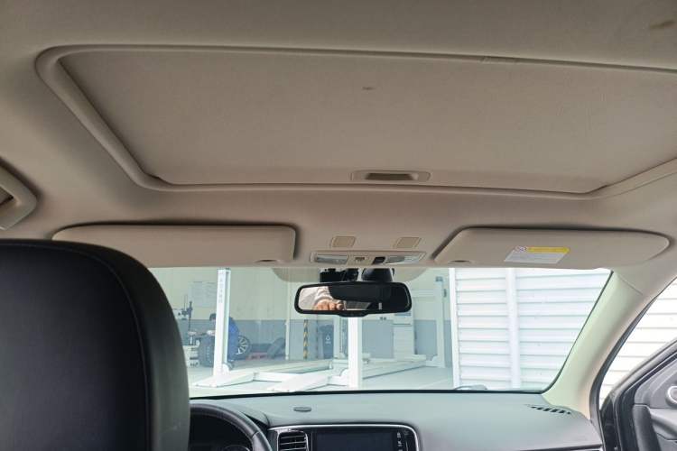 Used Mitsubishi Outlander 2020 2.4L 4x4 Zhi Xiang Edition 7-Seater Headliner