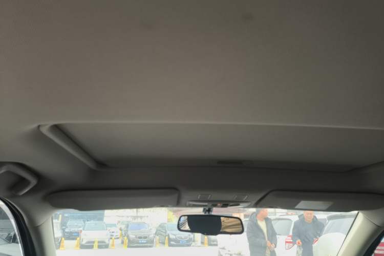 Used Mitsubishi Outlander 2020 2.0L Two-Wheel Drive Comfort Edition 7-Seater Headliner