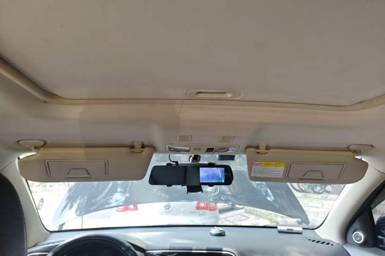 Used Mitsubishi Outlander 2020 2.0L Two-Wheel Drive Comfort Edition 7-Seater Headliner