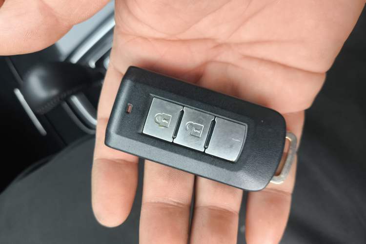Used Mitsubishi Outlander 2020 2.0L Two-Wheel Drive Comfort Edition 7-Seater Interior 1