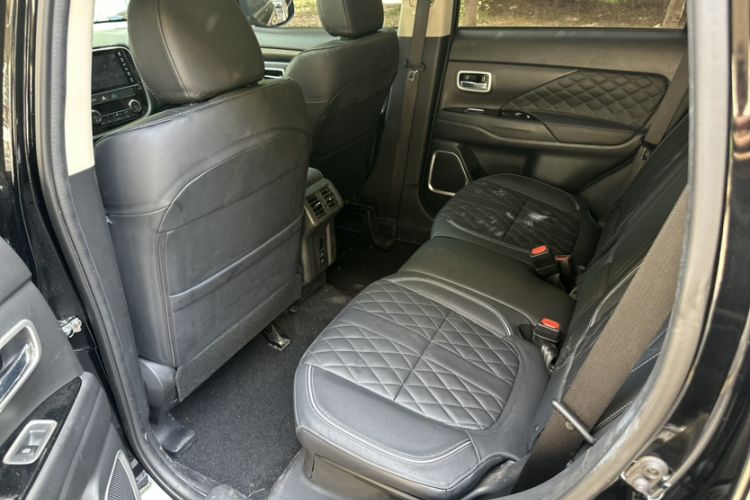 Used Mitsubishi Outlander 2020 2.4L 4x4 Zhi Xiang Edition 5 Seats Interior 8