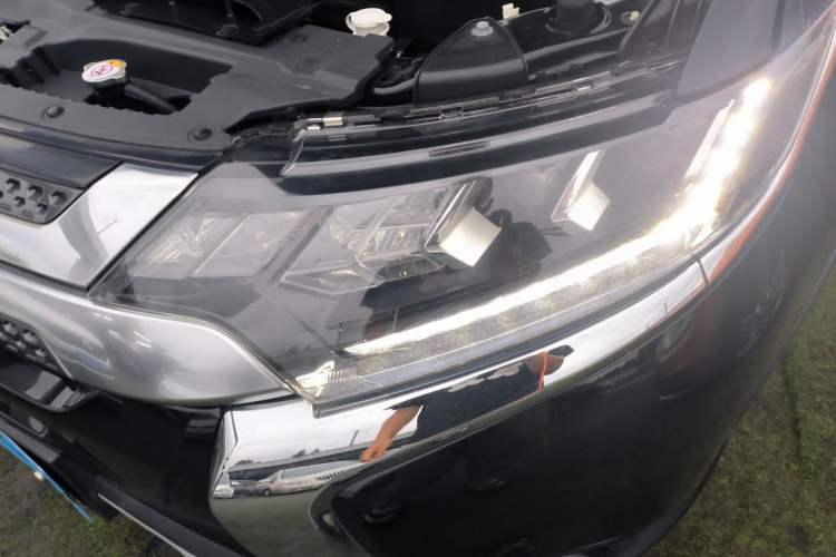 Used Mitsubishi Outlander 2020 2.4L 4x4 Zhi Xiang Edition 7-Seater Left Front Headlight