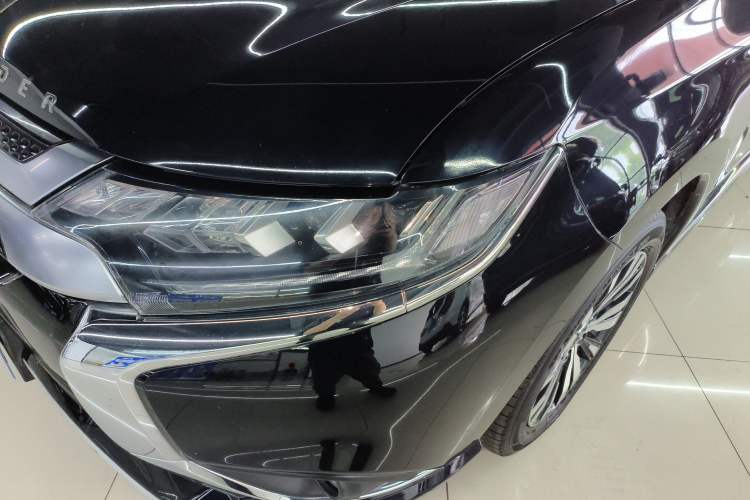 Used Mitsubishi Outlander 2020 2.4L 4x4 Zhi Xiang Edition 5 Seats Left Front Headlight