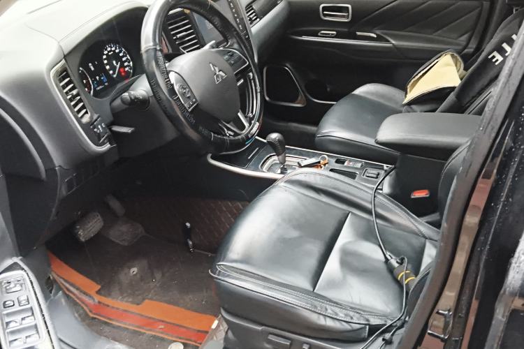 Used Mitsubishi Outlander 2020 2.0L Two-Wheel Drive Enjoyment Version 5 Seats Left Front Seat