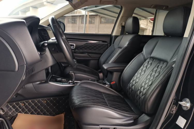 Used Mitsubishi Outlander 2020 2.0L Two-Wheel Drive Enjoyment Version 5 Seats Left Front Seat