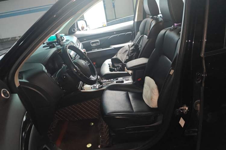 Used Mitsubishi Outlander 2020 2.0L Two-Wheel Drive Enjoyment Version 5 Seats Left Front Seat