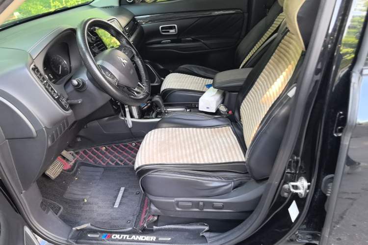 Used Mitsubishi Outlander 2020 2.0L Two-Wheel Drive Enjoyment Version 5 Seats Left Front Seat