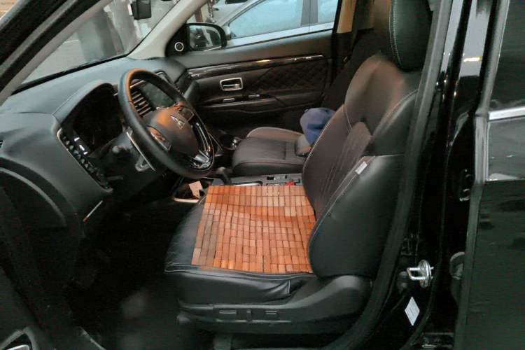 Used Mitsubishi Outlander 2020 2.4L 4x4 Zhi Xiang Edition 7-Seater Left Front Seat