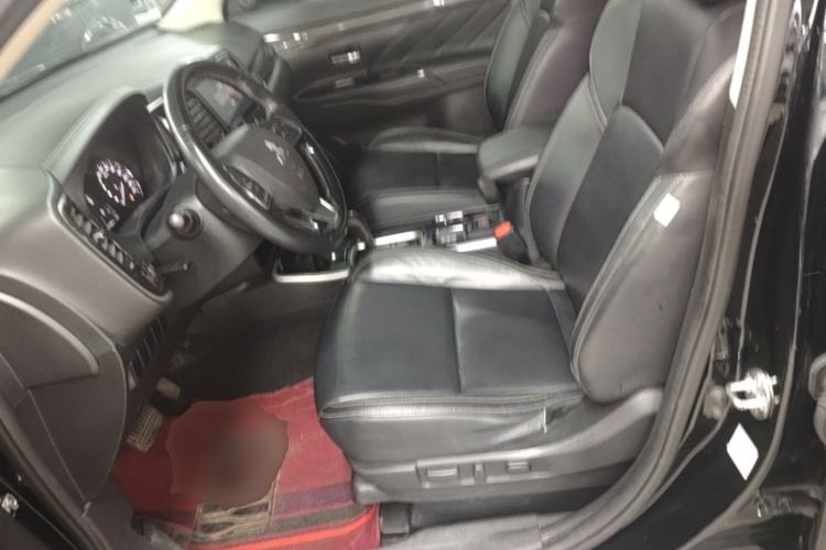 Used Mitsubishi Outlander 2020 2.0L Two-Wheel Drive Enjoyment Version 5 Seats Left Front Seat