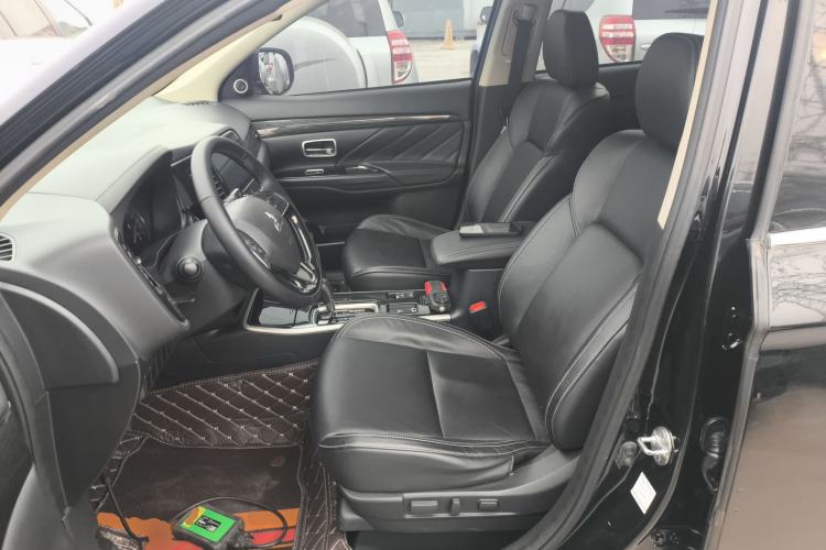 Used Mitsubishi Outlander 2020 2.0L Two-Wheel Drive Comfort Edition 7-Seater Left Front Seat