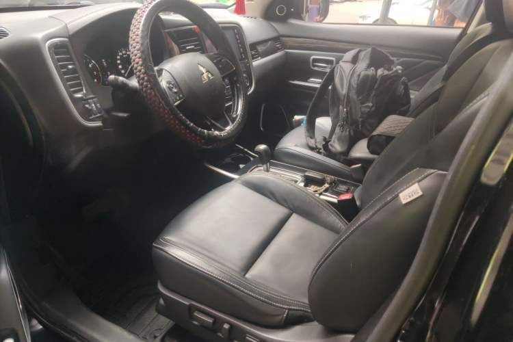 Used Mitsubishi Outlander 2020 2.0L Two-Wheel Drive Comfort Edition 7-Seater Left Front Seat