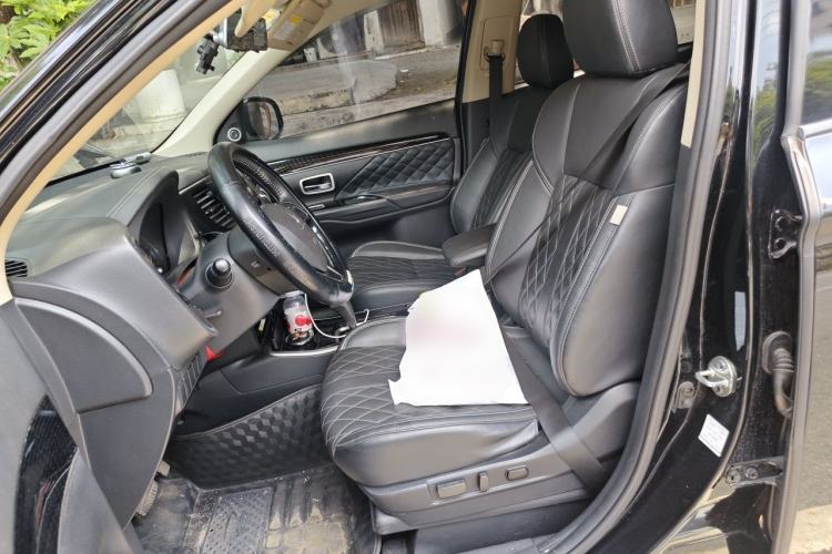Used Mitsubishi Outlander 2020 2.0L Two-Wheel Drive Comfort Edition 7-Seater Left Front Seat