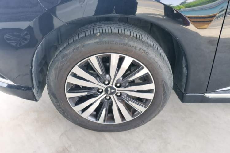 Used Mitsubishi Outlander 2020 2.0L Two-Wheel Drive Enjoyment Version 5 Seats Left Front Wheel Hub