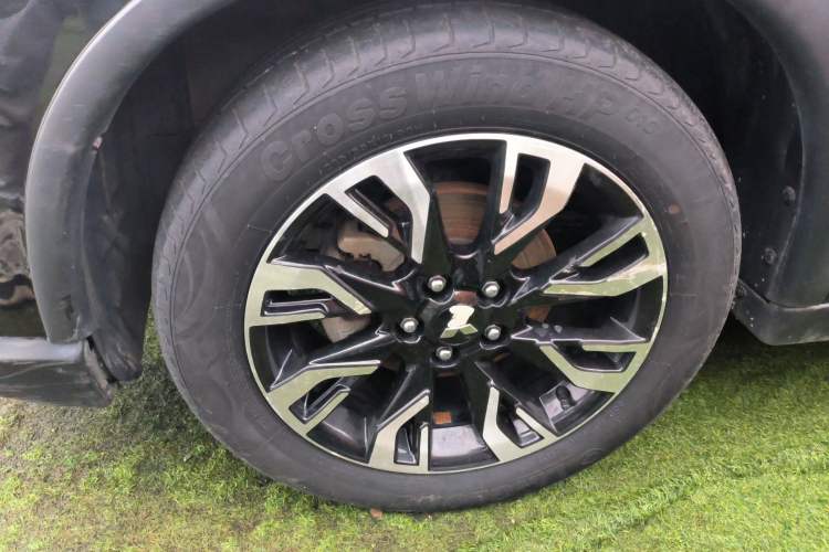 Used Mitsubishi Outlander 2020 2.4L 4x4 Zhi Xiang Edition 7-Seater Left Front Wheel Hub