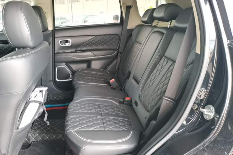 Used Mitsubishi Outlander 2020 2.0L Two-Wheel Drive Enjoyment Version 5 Seats Left Rear Seat