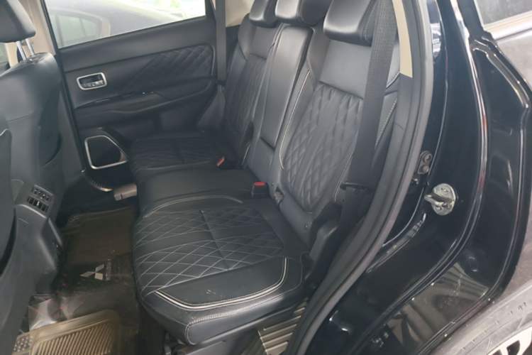 Used Mitsubishi Outlander 2020 2.4L 4x4 Zhi Xiang Edition 5 Seats Left Rear Seat