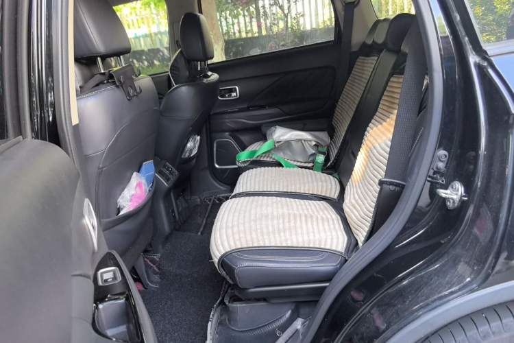 Used Mitsubishi Outlander 2020 2.0L Two-Wheel Drive Enjoyment Version 5 Seats Left Rear Seat