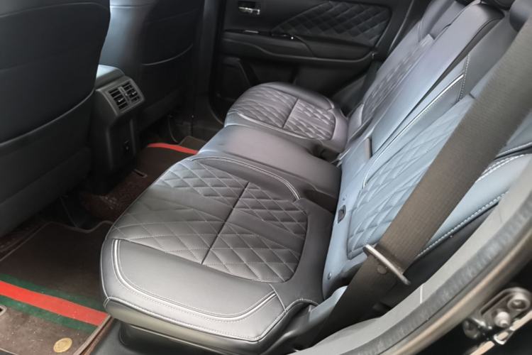 Used Mitsubishi Outlander 2020 2.4L 4x4 Zhi Xiang Edition 5 Seats Left Rear Seat