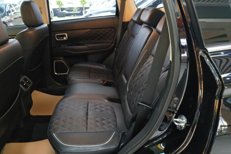 Used Mitsubishi Outlander 2020 2.4L 4x4 Zhi Xiang Edition 5 Seats Left Rear Seat