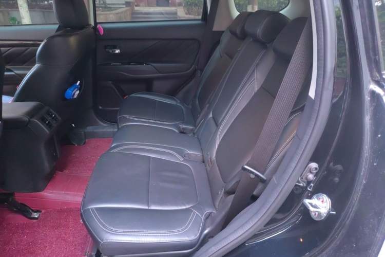 Used Mitsubishi Outlander 2020 2.0L Two-Wheel Drive Enjoyment Version 5 Seats Left Rear Seat