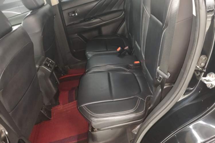 Used Mitsubishi Outlander 2020 2.0L Two-Wheel Drive Enjoyment Version 5 Seats Left Rear Seat