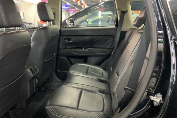 Used Mitsubishi Outlander 2020 2.0L Two-Wheel Drive Comfort Edition 5 Seats Left Rear Seat