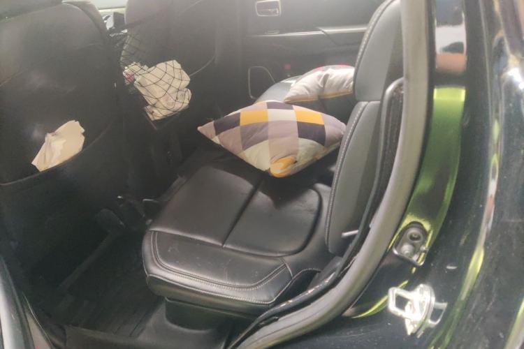 Used Mitsubishi Outlander 2020 2.0L Two-Wheel Drive Comfort Edition 7-Seater Left Rear Seat