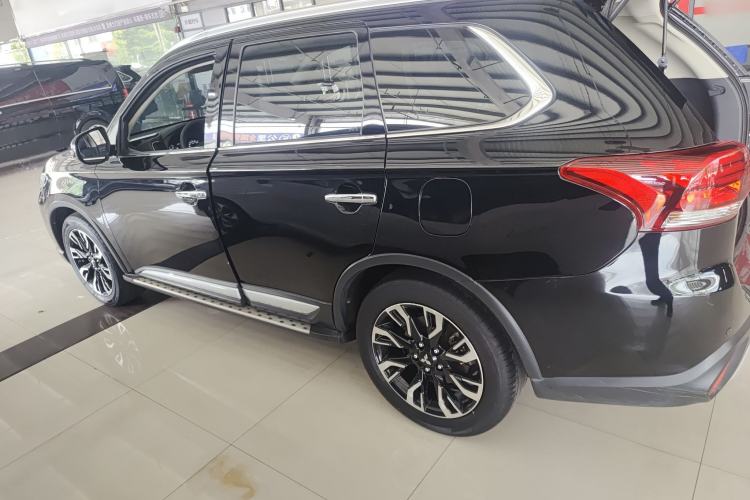Used Mitsubishi Outlander 2020 2.4L 4x4 Zhi Xiang Edition 5 Seats Left Side