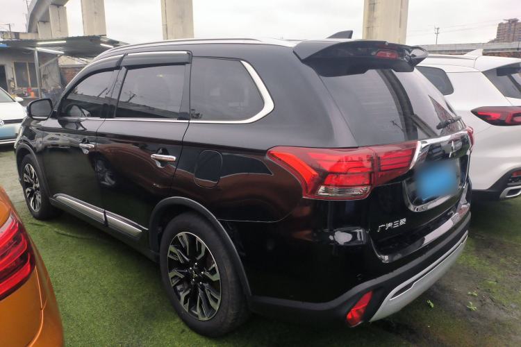Used Mitsubishi Outlander 2020 2.4L 4x4 Zhi Xiang Edition 7-Seater Left Side