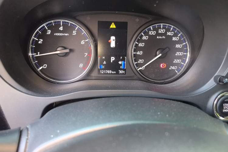 Used Mitsubishi Outlander 2020 2.0L Two-Wheel Drive Enjoyment Version 5 Seats Odometer Close Up