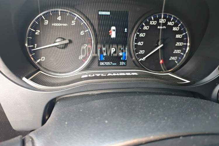 Used Mitsubishi Outlander 2020 2.4L 4x4 Zhi Xiang Edition 5 Seats Odometer Close Up