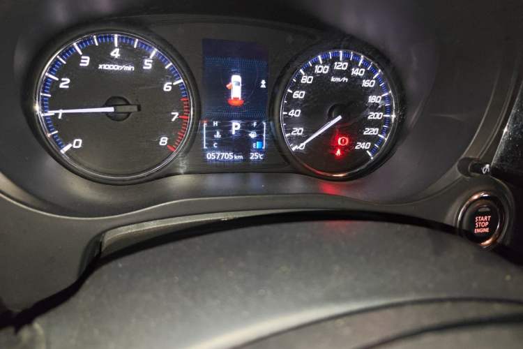 Used Mitsubishi Outlander 2020 2.0L Two-Wheel Drive Enjoyment Version 5 Seats Odometer Close Up