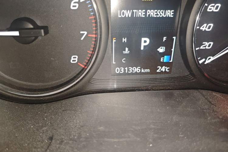 Used Mitsubishi Outlander 2020 2.4L 4x4 Zhi Xiang Edition 7-Seater Odometer Close Up