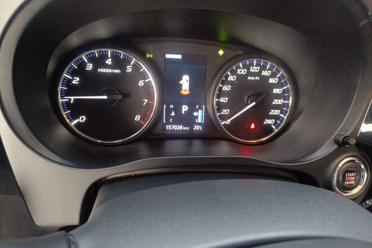 Used Mitsubishi Outlander 2020 2.4L 4x4 Zhi Xiang Edition 7-Seater Odometer Close Up