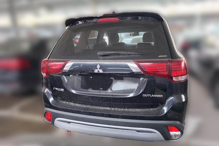Used Mitsubishi Outlander 2020 2.4L 4x4 Zhi Xiang Edition 5 Seats Rear