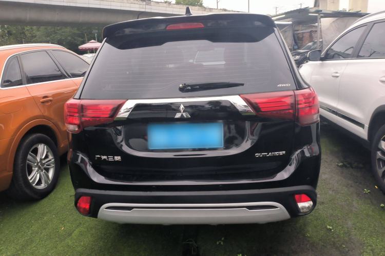 Used Mitsubishi Outlander 2020 2.4L 4x4 Zhi Xiang Edition 7-Seater Rear
