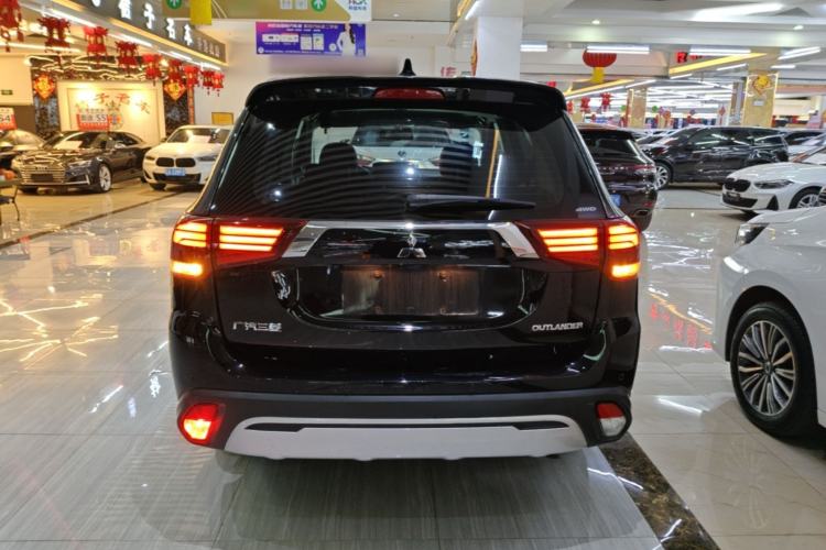 Used Mitsubishi Outlander 2020 2.4L 4x4 Zhi Xiang Edition 5 Seats Rear