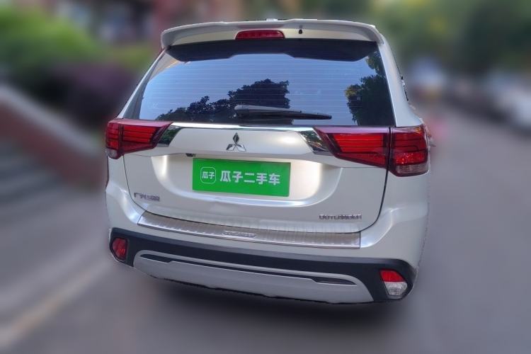 Used Mitsubishi Outlander 2020 2.0L Two-Wheel Drive Enjoyment Version 5 Seats Rear