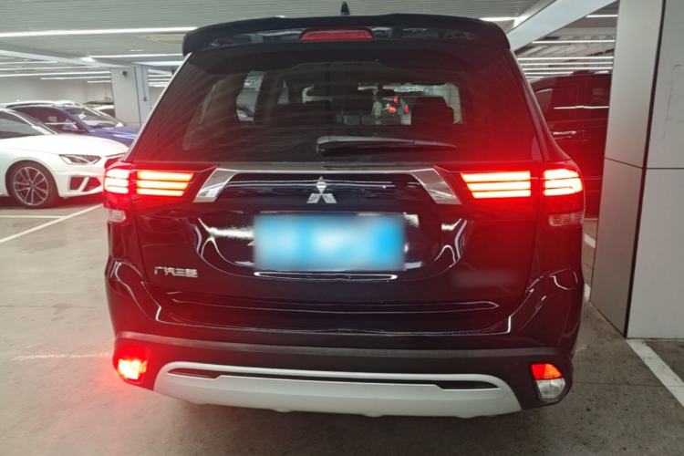 Used Mitsubishi Outlander 2020 2.0L Two-Wheel Drive Enjoyment Version 5 Seats Rear