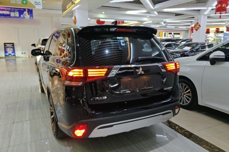 Used Mitsubishi Outlander 2020 2.4L 4x4 Zhi Xiang Edition 5 Seats Rear Left 45 Deg