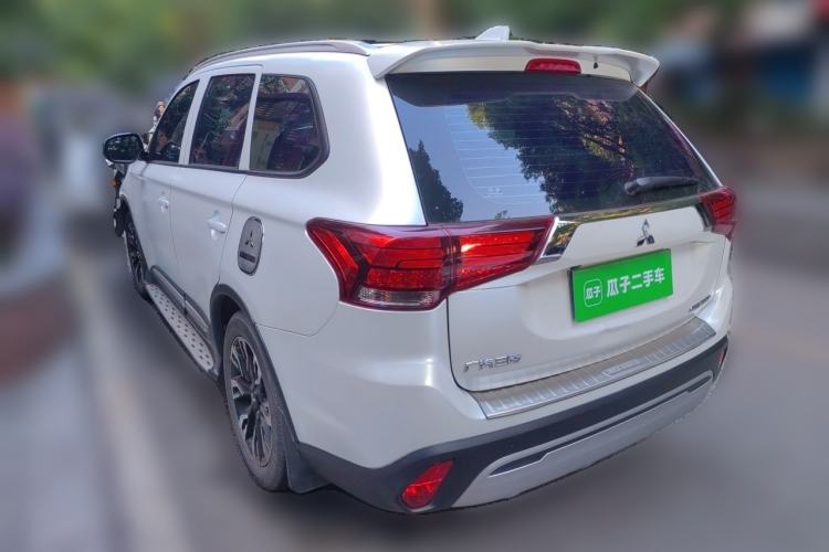 Used Mitsubishi Outlander 2020 2.0L Two-Wheel Drive Enjoyment Version 5 Seats Rear Left 45 Deg