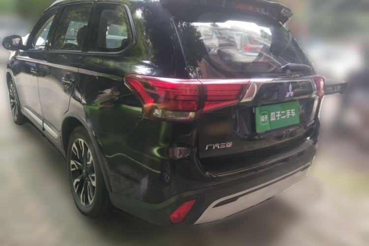 Used Mitsubishi Outlander 2020 2.0L Two-Wheel Drive Comfort Edition 7-Seater Rear Left 45 Deg