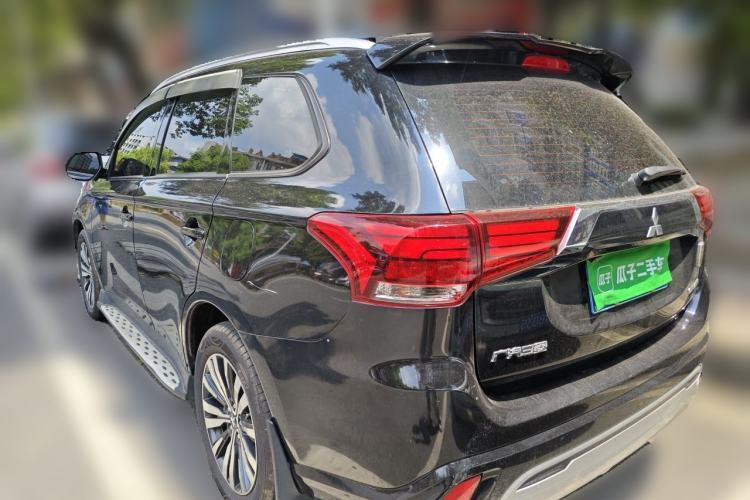 Used Mitsubishi Outlander 2020 2.0L Two-Wheel Drive Comfort Edition 7-Seater Rear Left 45 Deg