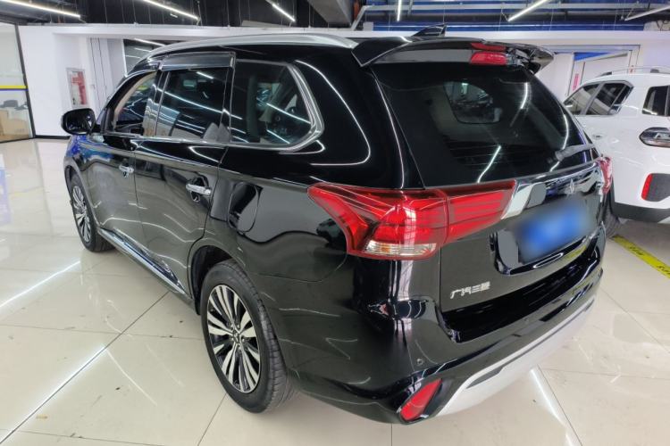 Used Mitsubishi Outlander 2020 2.4L 4x4 Zhi Xiang Edition 5 Seats Rear Left 45 Deg