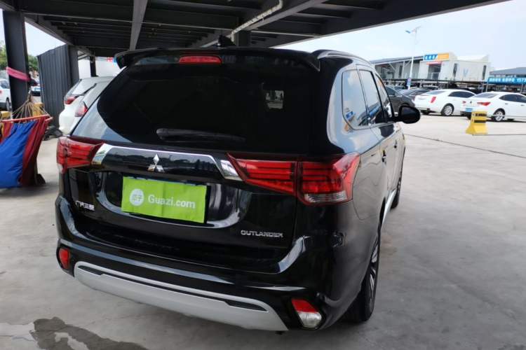 Used Mitsubishi Outlander 2020 2.0L Two-Wheel Drive Enjoyment Version 5 Seats Rear Right 45 Deg
