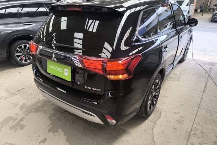 Used Mitsubishi Outlander 2020 2.4L 4x4 Zhi Xiang Edition 5 Seats Rear Right 45 Deg