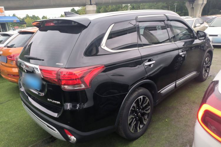Used Mitsubishi Outlander 2020 2.4L 4x4 Zhi Xiang Edition 7-Seater Rear Right 45 Deg