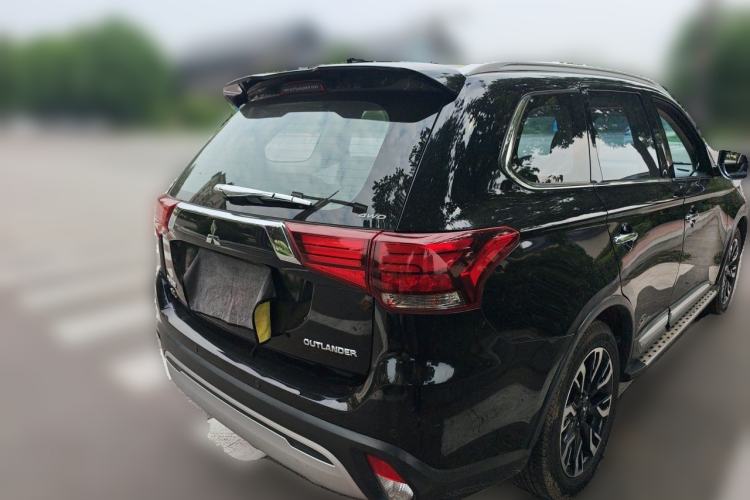 Used Mitsubishi Outlander 2020 2.4L 4x4 Zhi Xiang Edition 7-Seater Rear Right 45 Deg