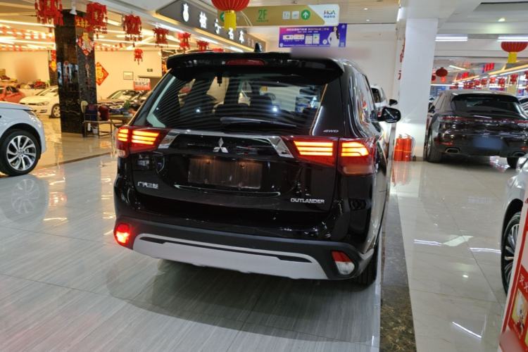 Used Mitsubishi Outlander 2020 2.4L 4x4 Zhi Xiang Edition 5 Seats Rear Right 45 Deg
